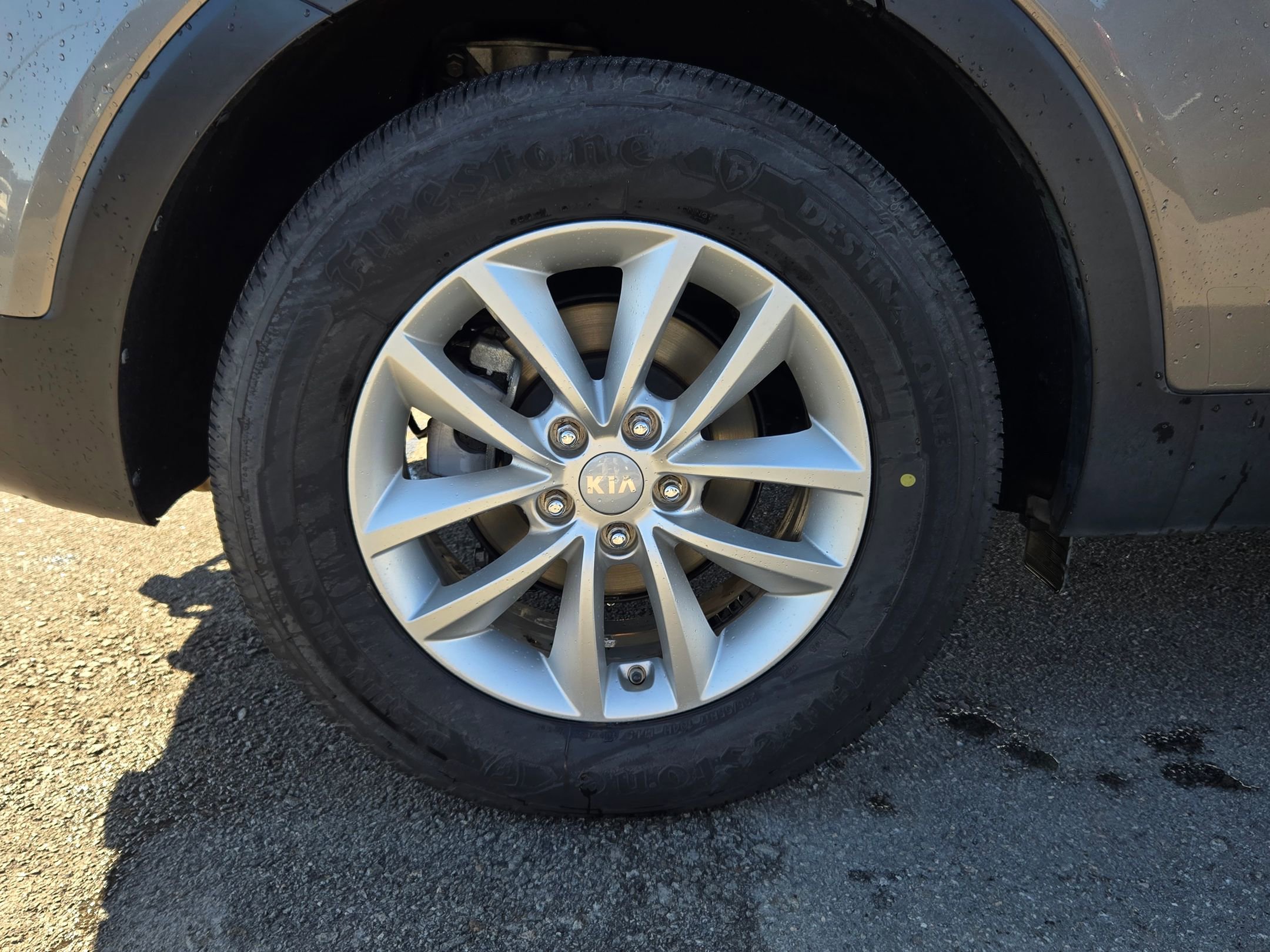 Used 2017 Kia Sorento LX w/ LX Convenience Package image 17