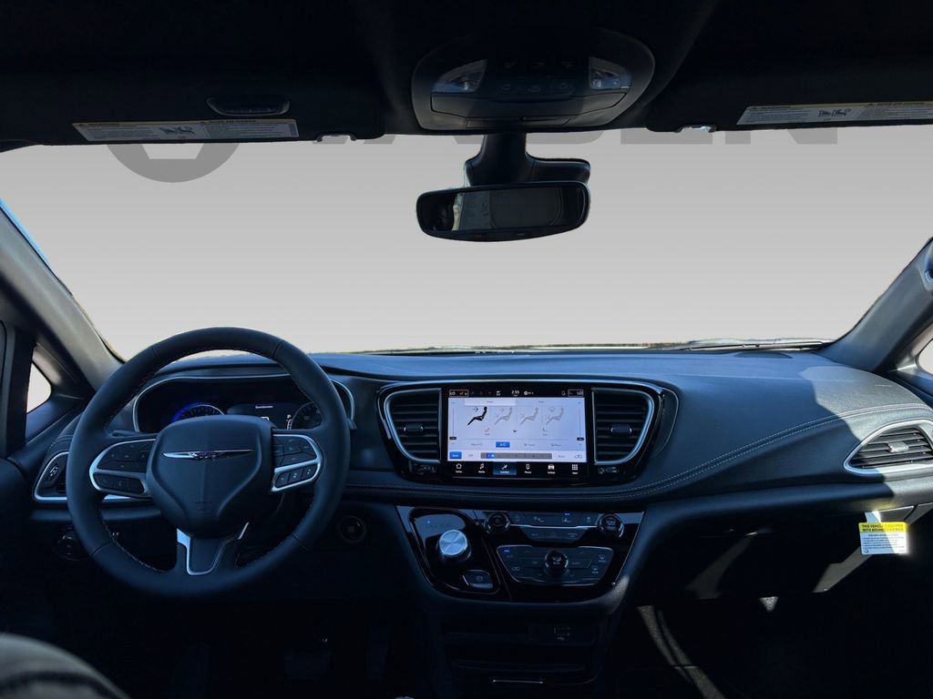 New 2026 Chrysler Pacifica Select image 3