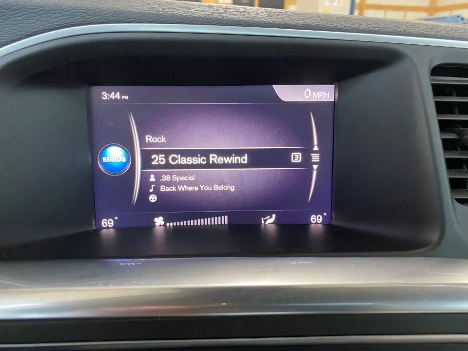 Used 2018 Volvo S60 T5 Inscription image 24