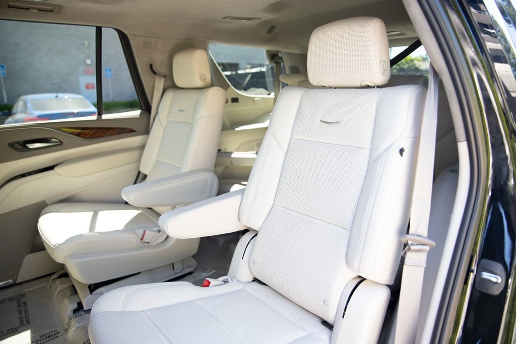 Used 2024 Cadillac Escalade Sport Platinum w/ Heavy-Duty Trailer Package image 17