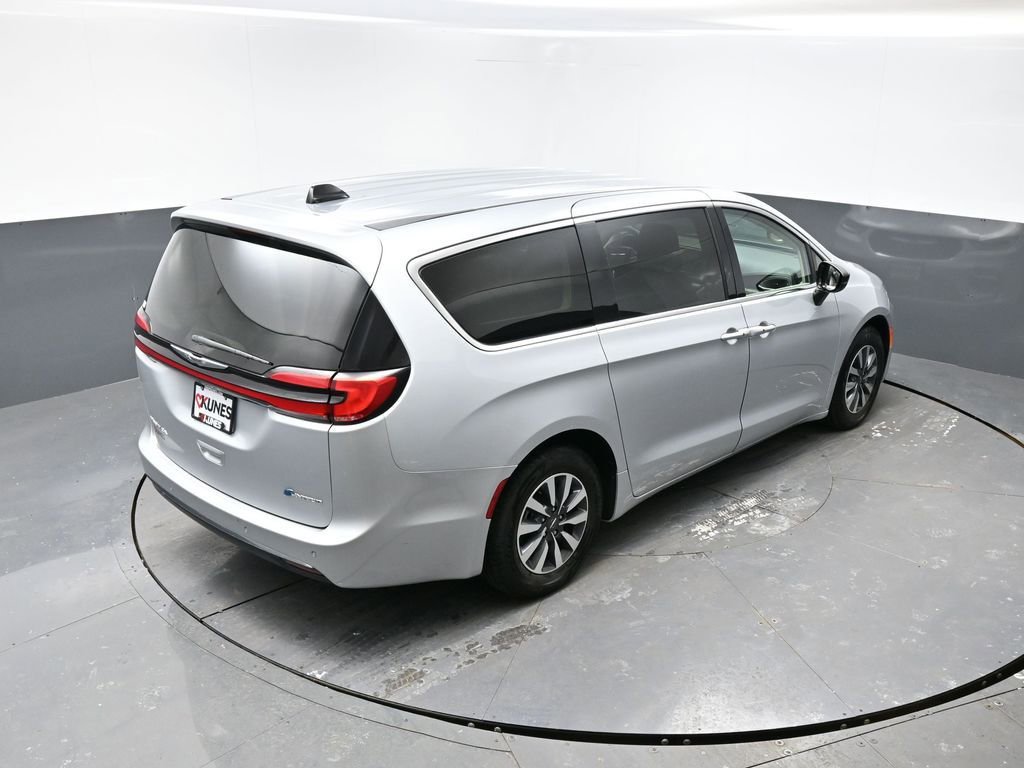 Used 2024 Chrysler Pacifica Select image 41