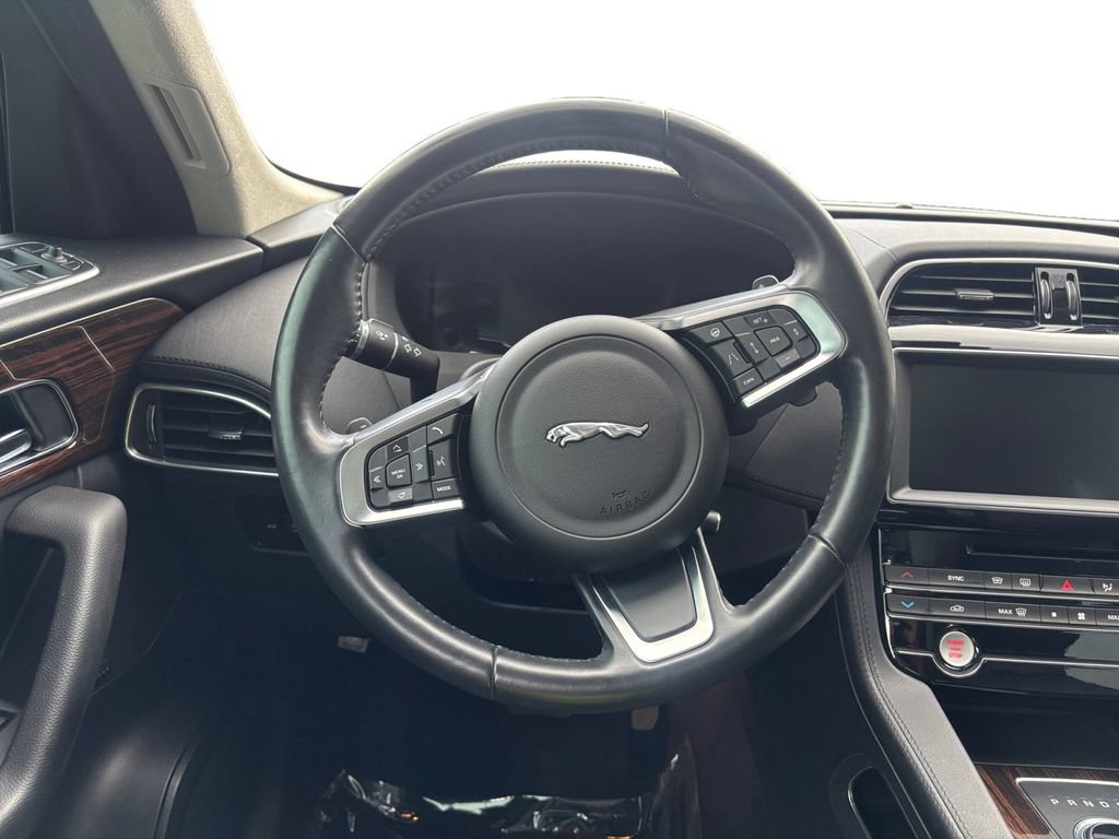 Used 2020 Jaguar F-PACE Prestige AWD/4WD image 12