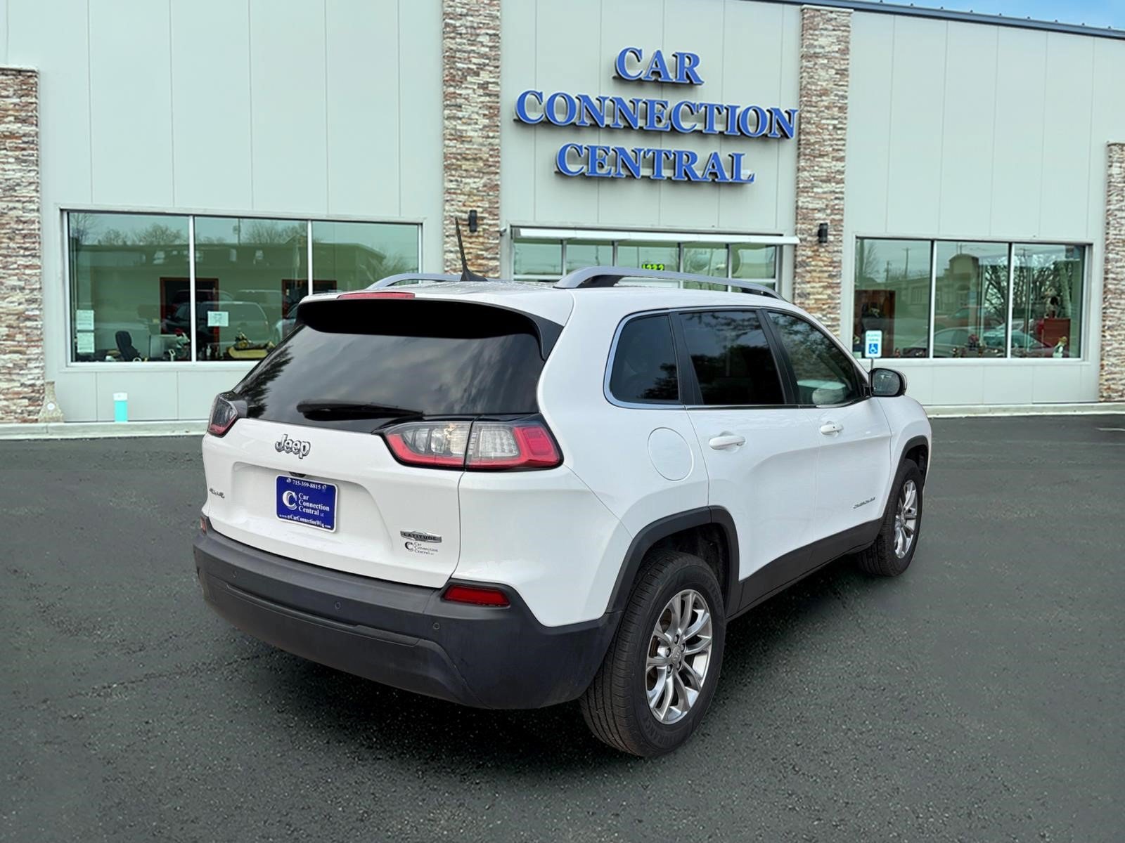 Used 2019 Jeep Cherokee Latitude Plus w/ Cold Weather Group AWD/4WD image 4
