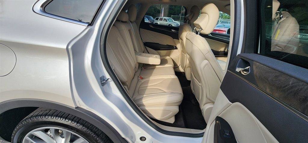 Used 2017 Lincoln MKC Reserve image 26