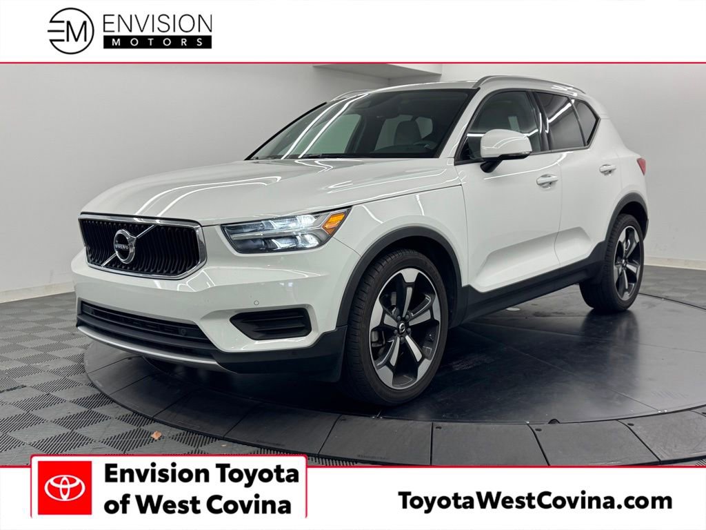 Used 2020 Volvo XC40 T5 Momentum w/ Protection Package Premier AWD/4WD image 1