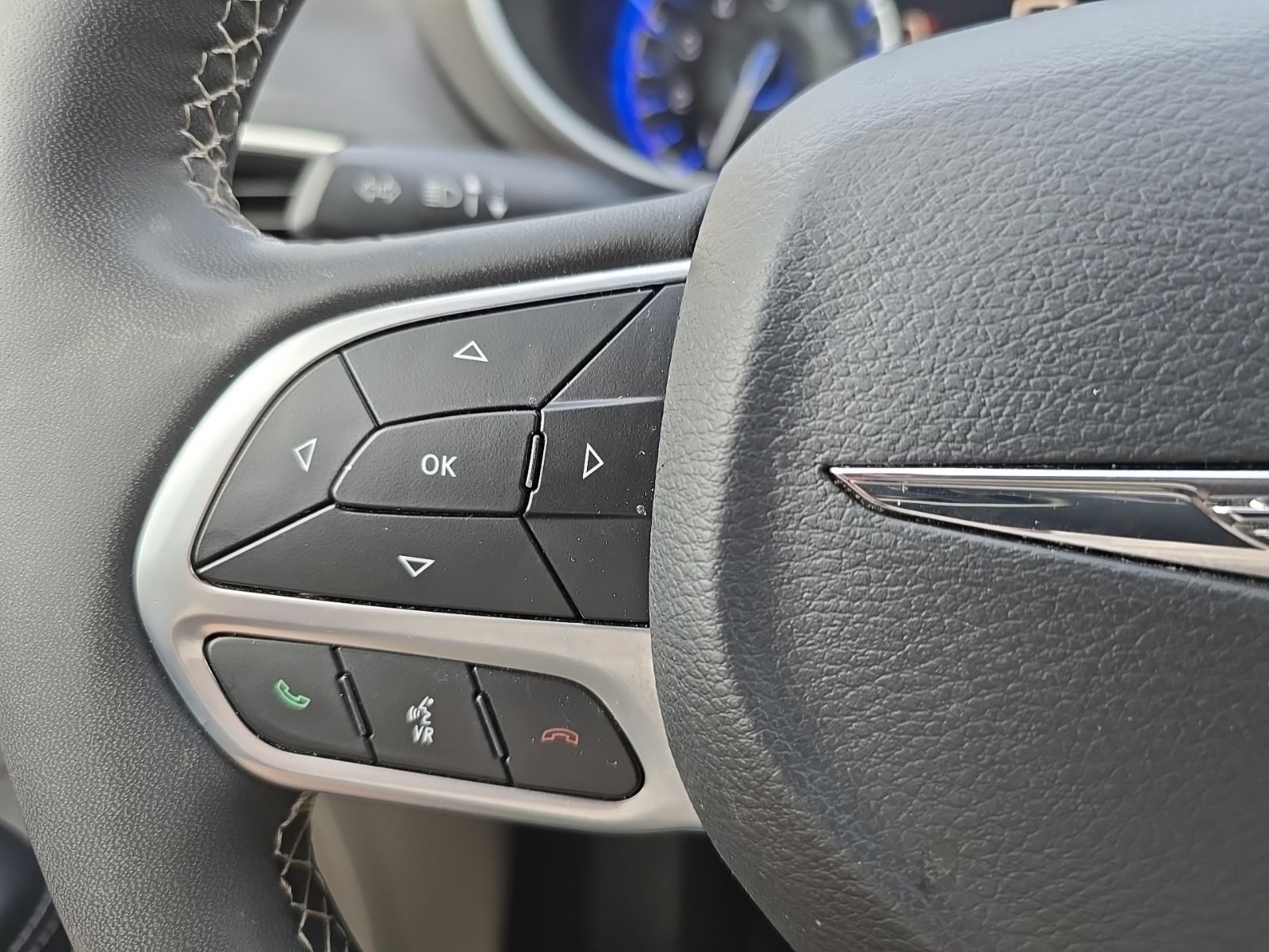 Used 2024 Chrysler Pacifica Touring-L FWD image 20