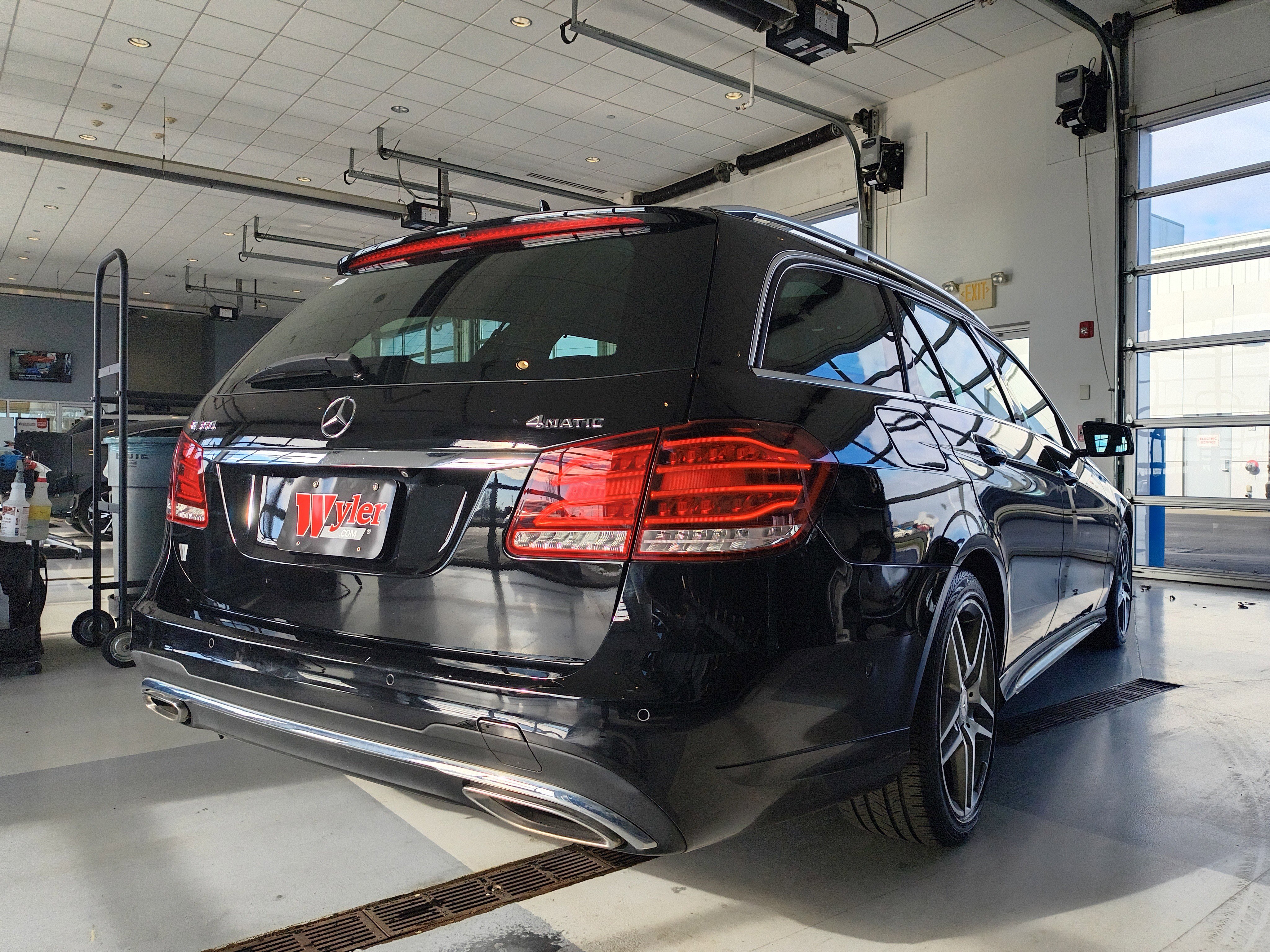 Used 2016 Mercedes-Benz E 350 4MATIC Wagon image 4