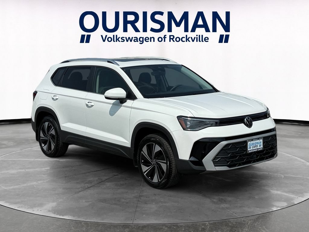 Used 2025 Volkswagen Taos SE w/ Panoramic Sunroof Package AWD/4WD image 1
