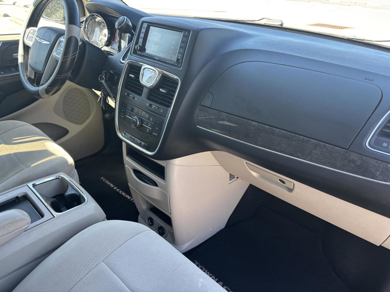 Used 2011 Chrysler Town & Country Touring w/ Security Group image 17