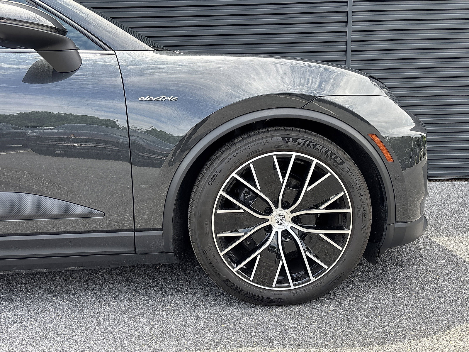 Used 2024 Porsche Macan 4 Electric image 12