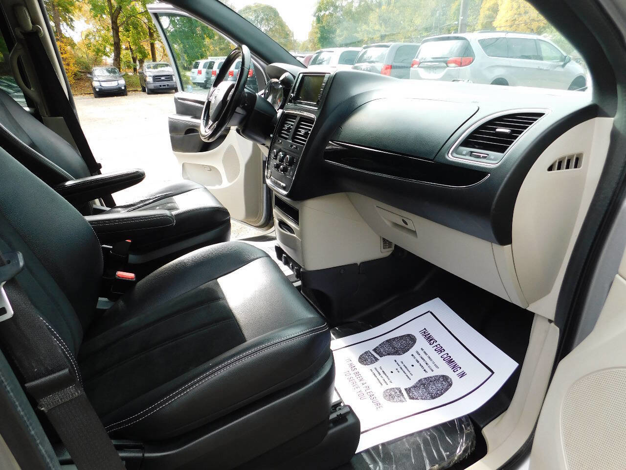 Used 2017 Dodge Grand Caravan SXT image 31