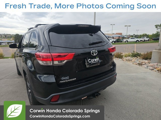 Used 2017 Toyota Highlander LE AWD/4WD image 6