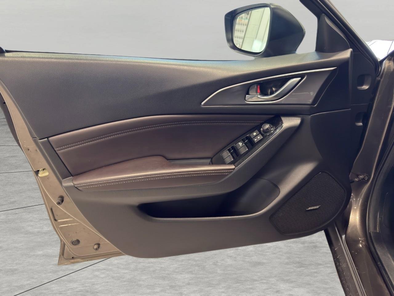 Used 2018 MAZDA MAZDA3 Grand Touring w/ Premium Equipment Package image 9