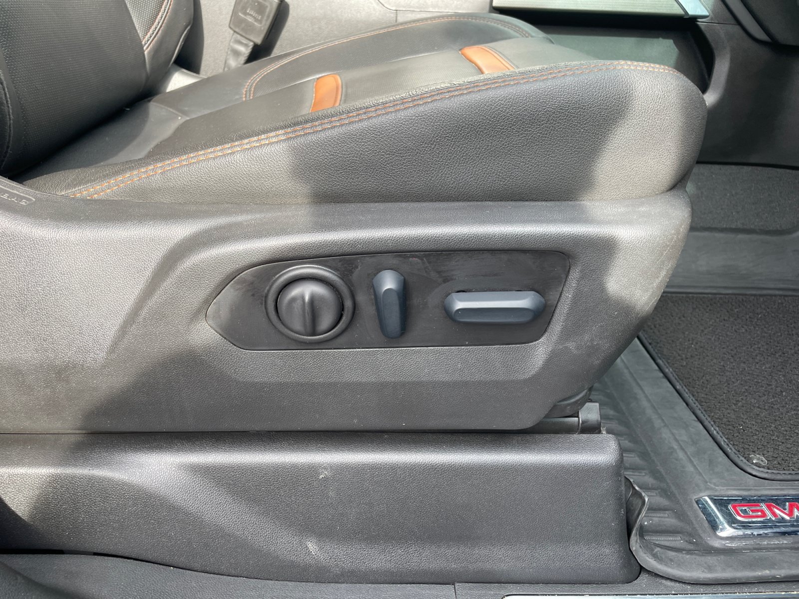 Used 2022 GMC Sierra 2500 AT4 w/ AT4 Premium Plus Package AWD/4WD image 30