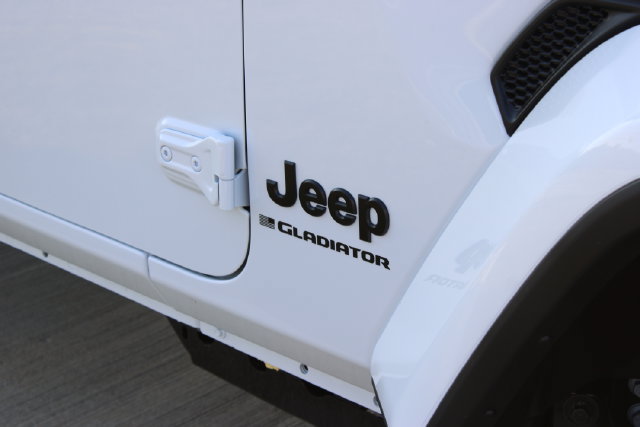 New 2026 Jeep Gladiator Sport AWD/4WD image 2