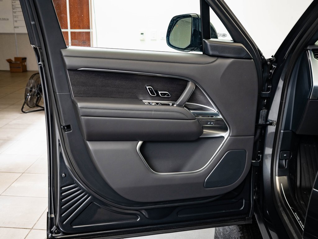 New 2025 Land Rover Range Rover SE image 25
