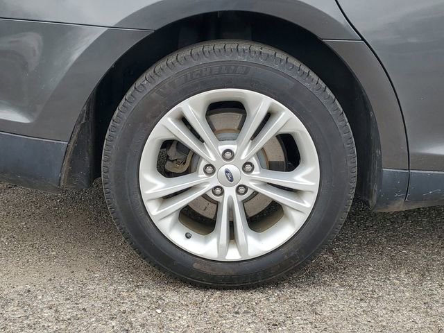 Certified 2018 Ford Taurus SEL FWD image 5