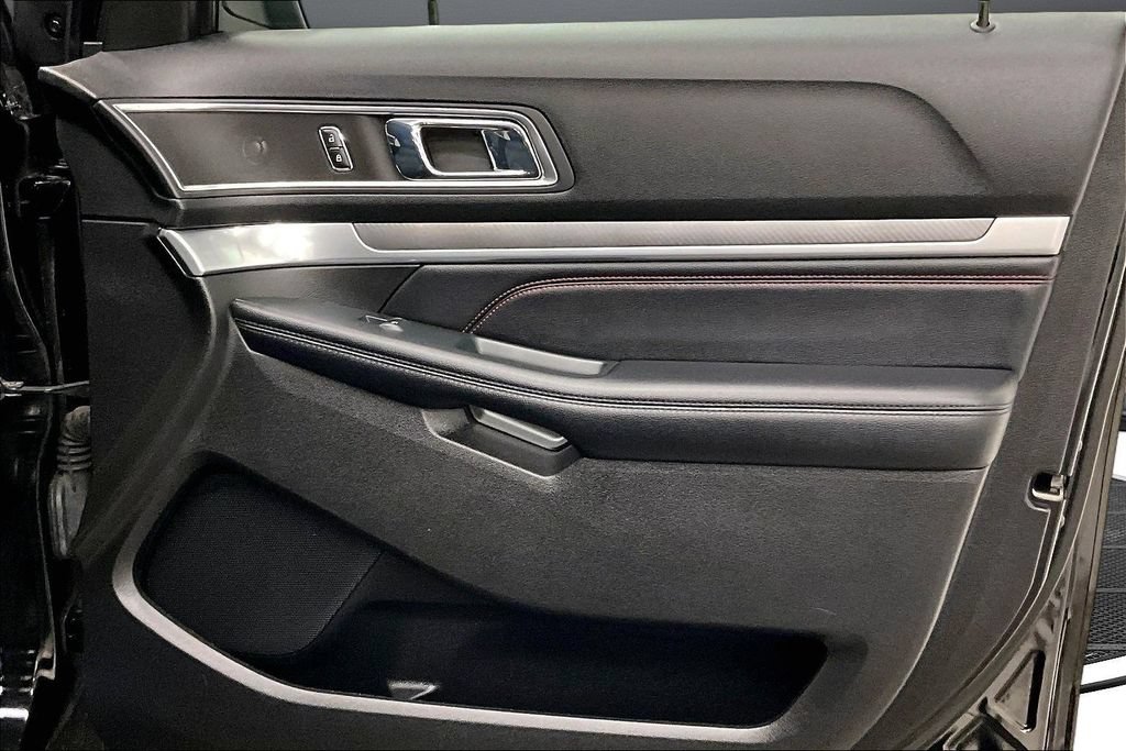 Used 2018 Ford Explorer Sport w/ Ford Safe & Smart Package AWD/4WD image 29