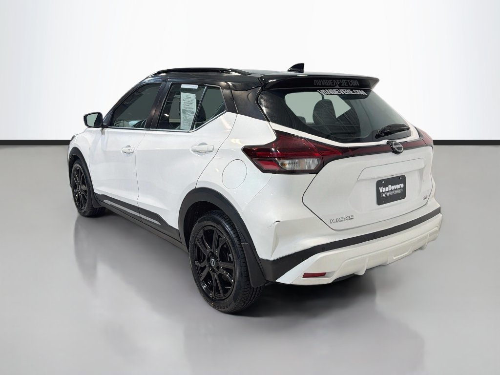 Used 2023 Nissan Kicks SR w/ SR Premium Package FWD image 2