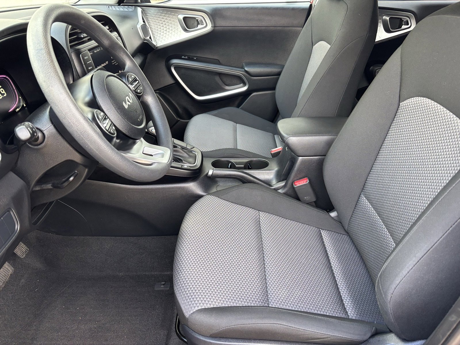 Used 2025 Kia Soul LX image 17