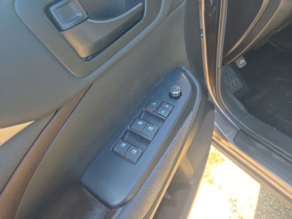 Used 2019 Toyota Highlander LE AWD/4WD image 11