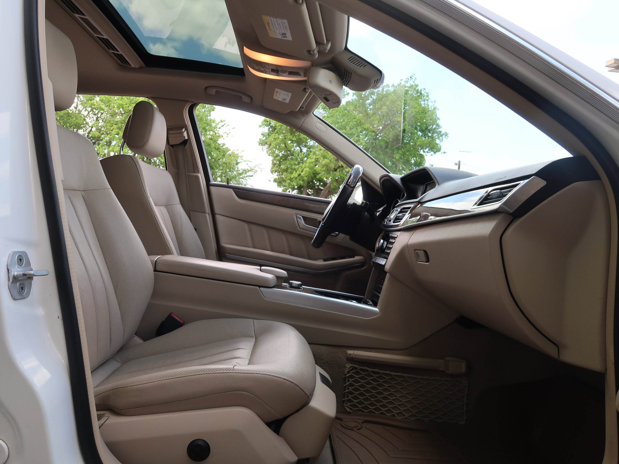 Used 2014 Mercedes-Benz E 550 4MATIC Sedan image 36