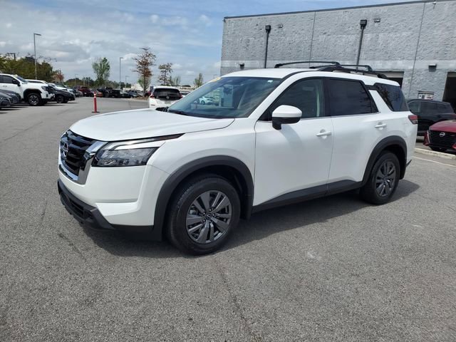 Certified 2025 Nissan Pathfinder SV image 8