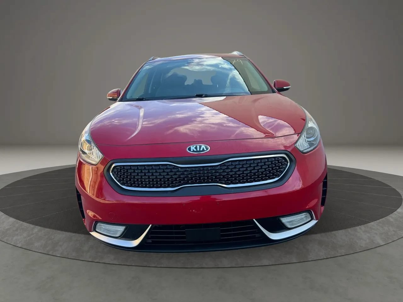 Used 2017 Kia Niro EX FWD image 2
