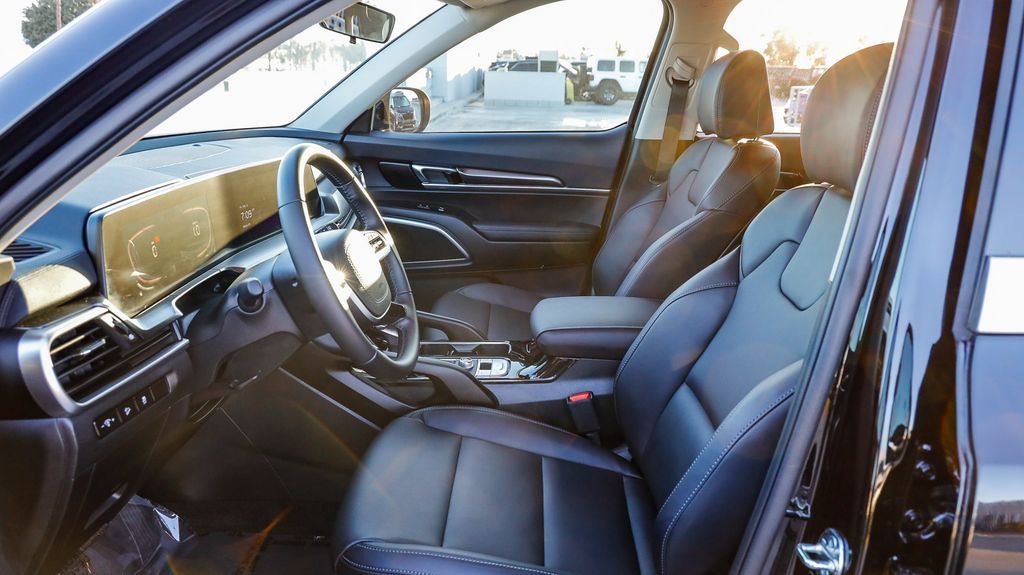 Used 2025 Kia Telluride LX image 21