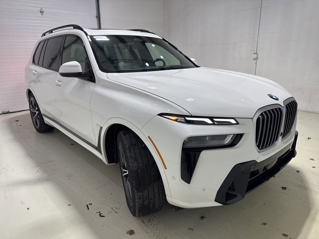 Used 2023 BMW X7 xDrive40i w/ M Sport Package image 3