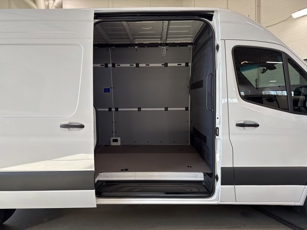Used 2025 Mercedes-Benz Sprinter 3500 image 19
