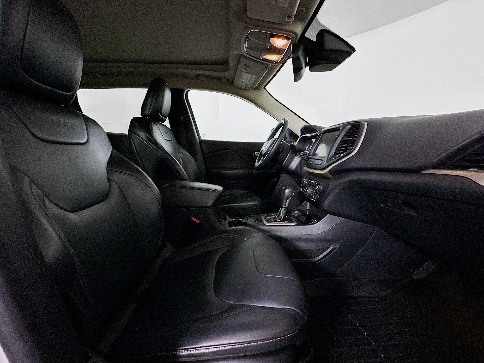 Used 2016 Jeep Cherokee Limited w/ Technology Group image 32