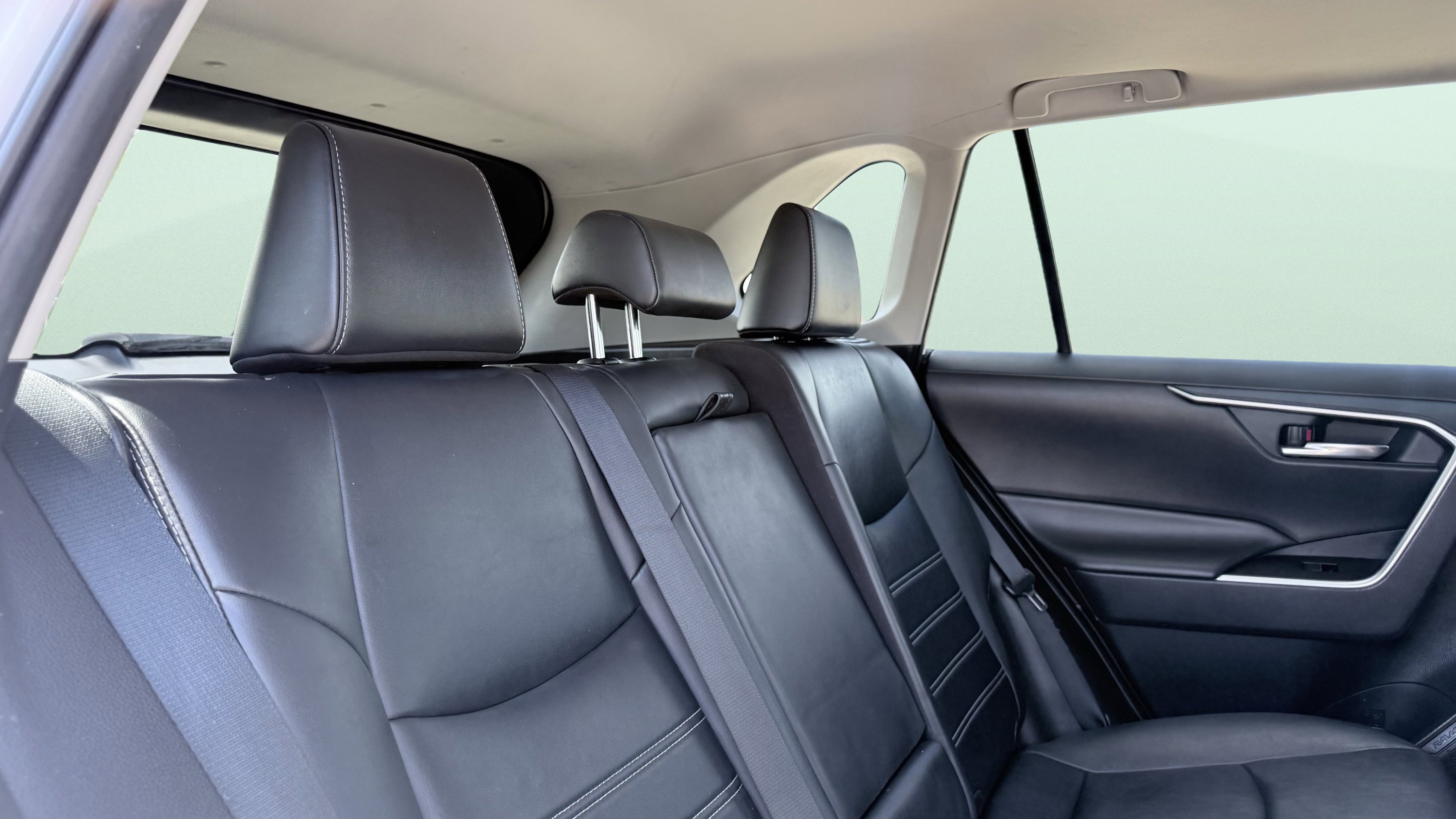 Used 2019 Toyota RAV4 XLE Premium image 46