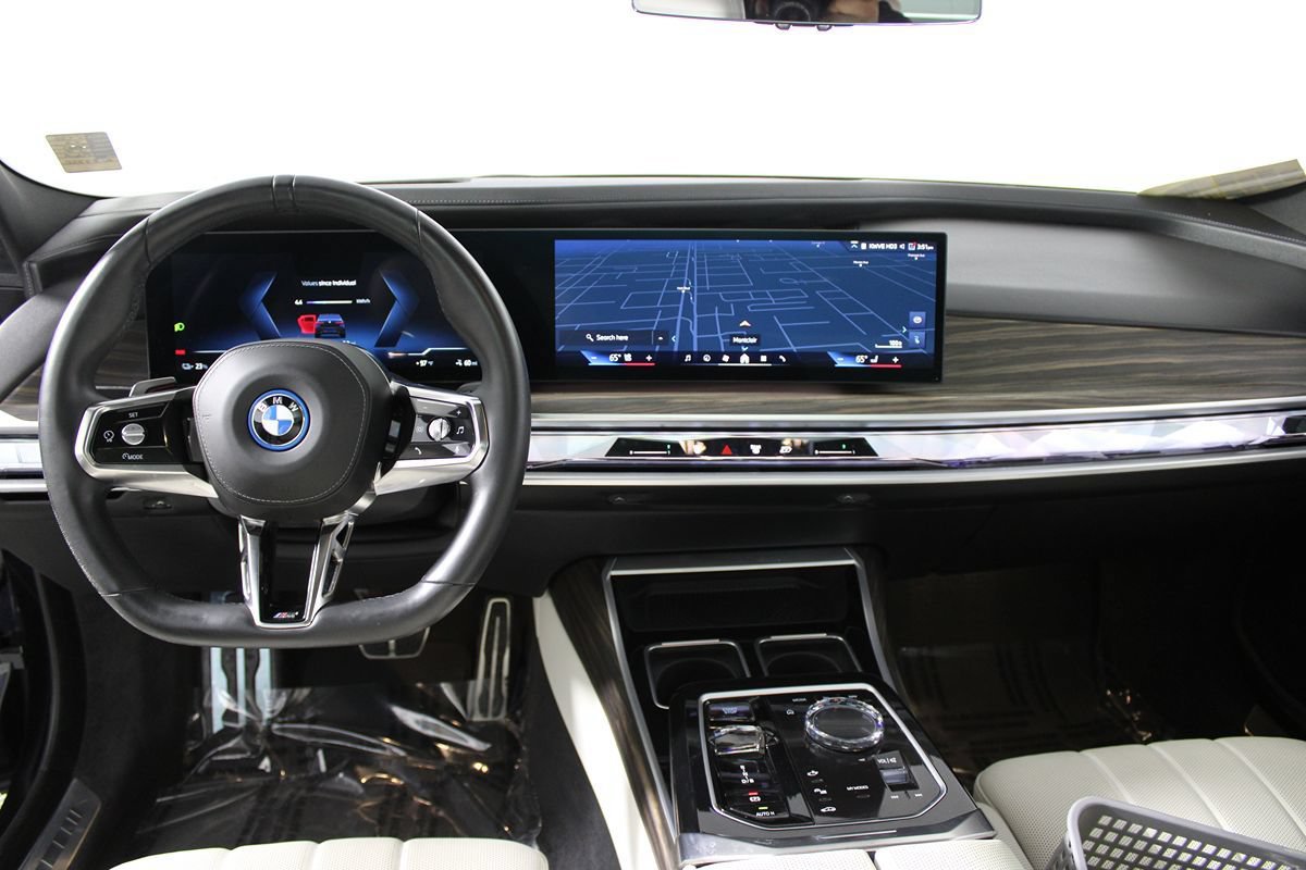 Used 2023 BMW i7 xDrive60 AWD/4WD image 18