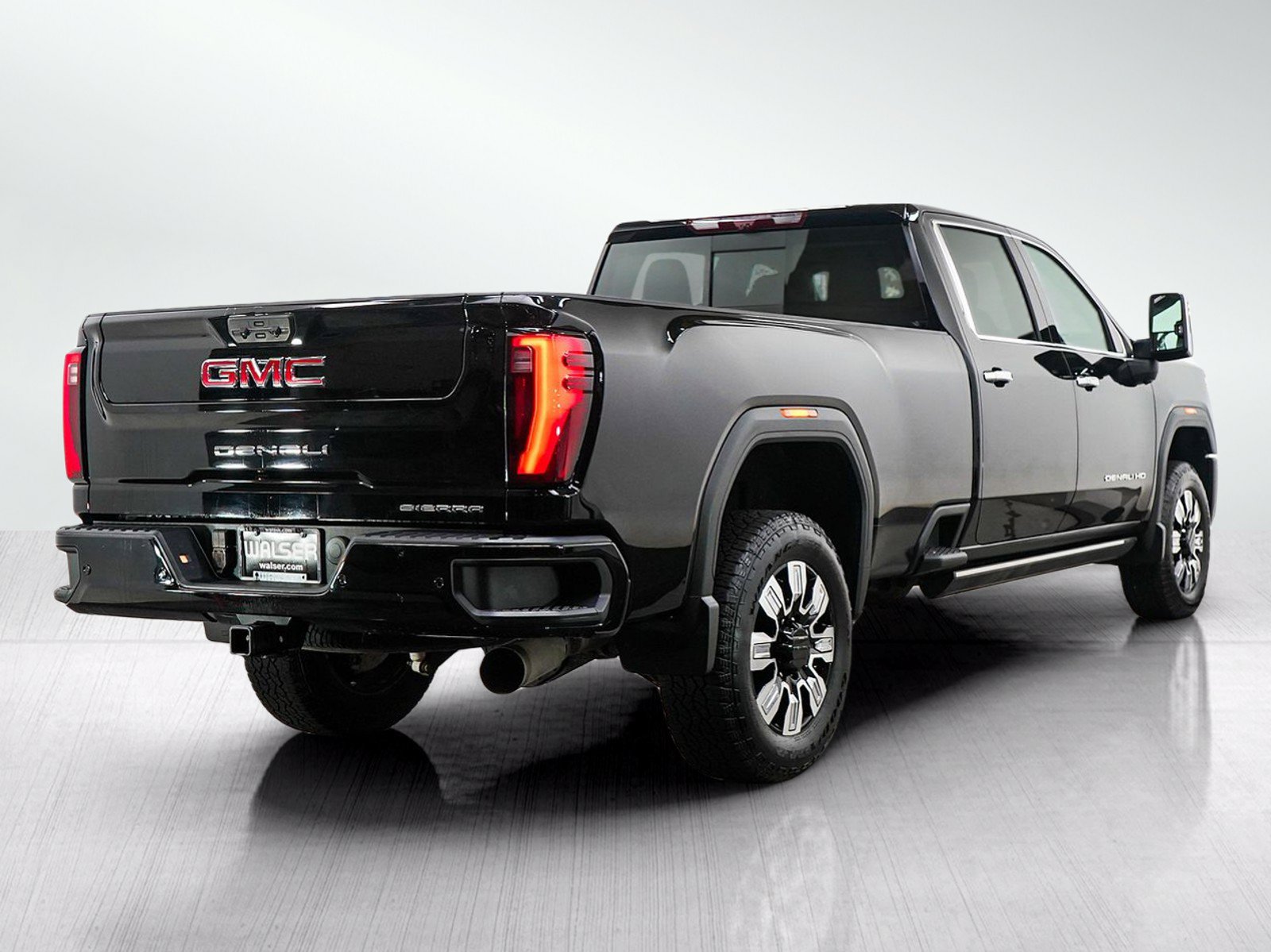 Used 2025 GMC Sierra 2500 Denali w/ Denali Reserve Package AWD/4WD image 6