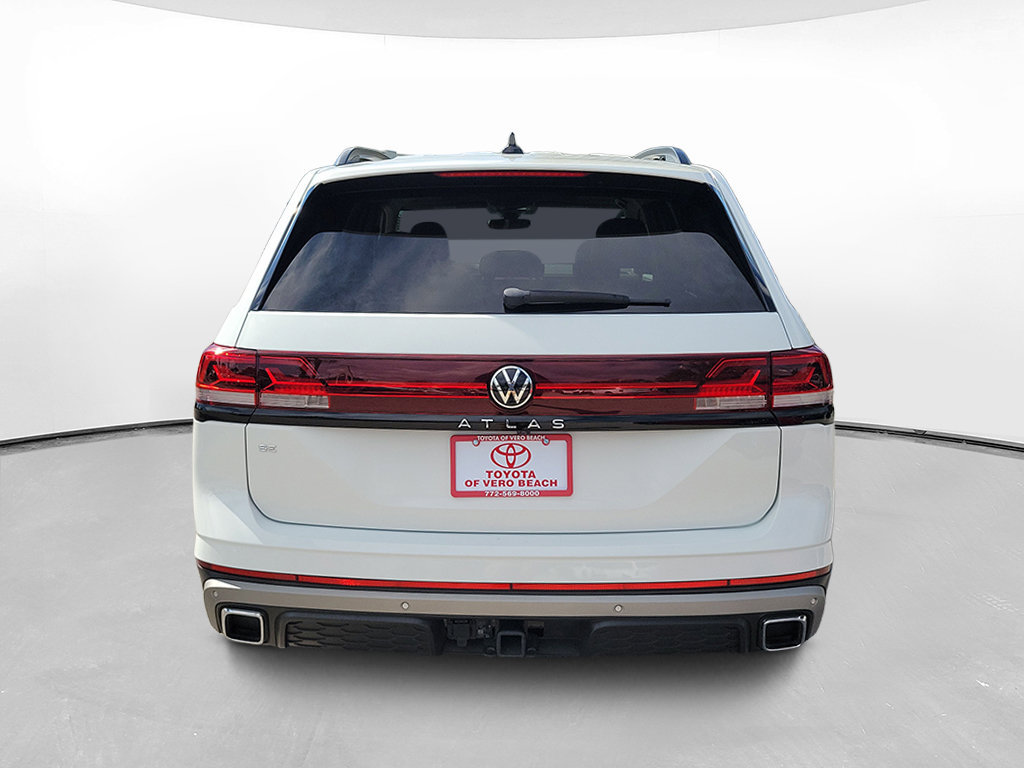 Used 2024 Volkswagen Atlas Peak Edition SE AWD/4WD image 5