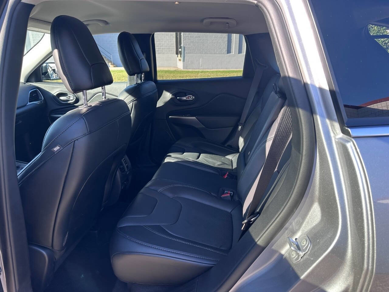 Used 2022 Jeep Cherokee Latitude Lux image 7