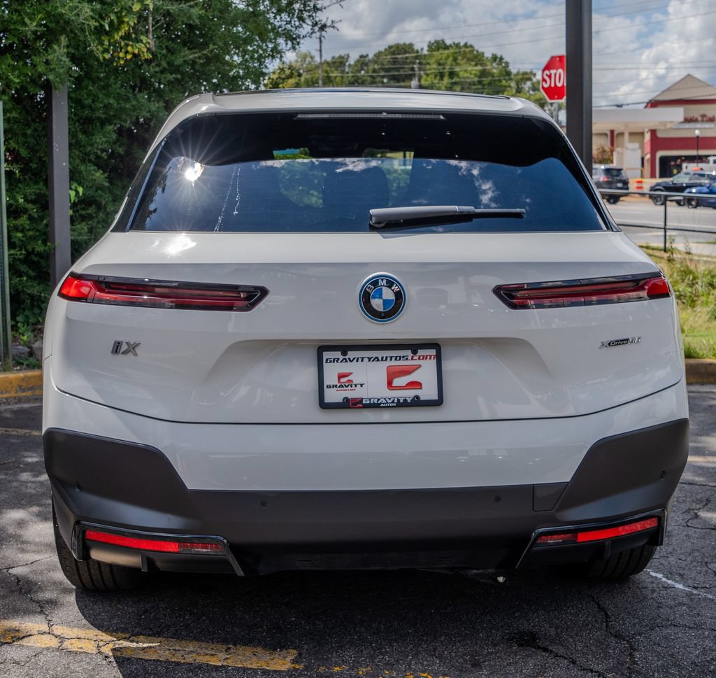 Used 2025 BMW iX xDrive50 w/ Premium Package AWD/4WD image 25