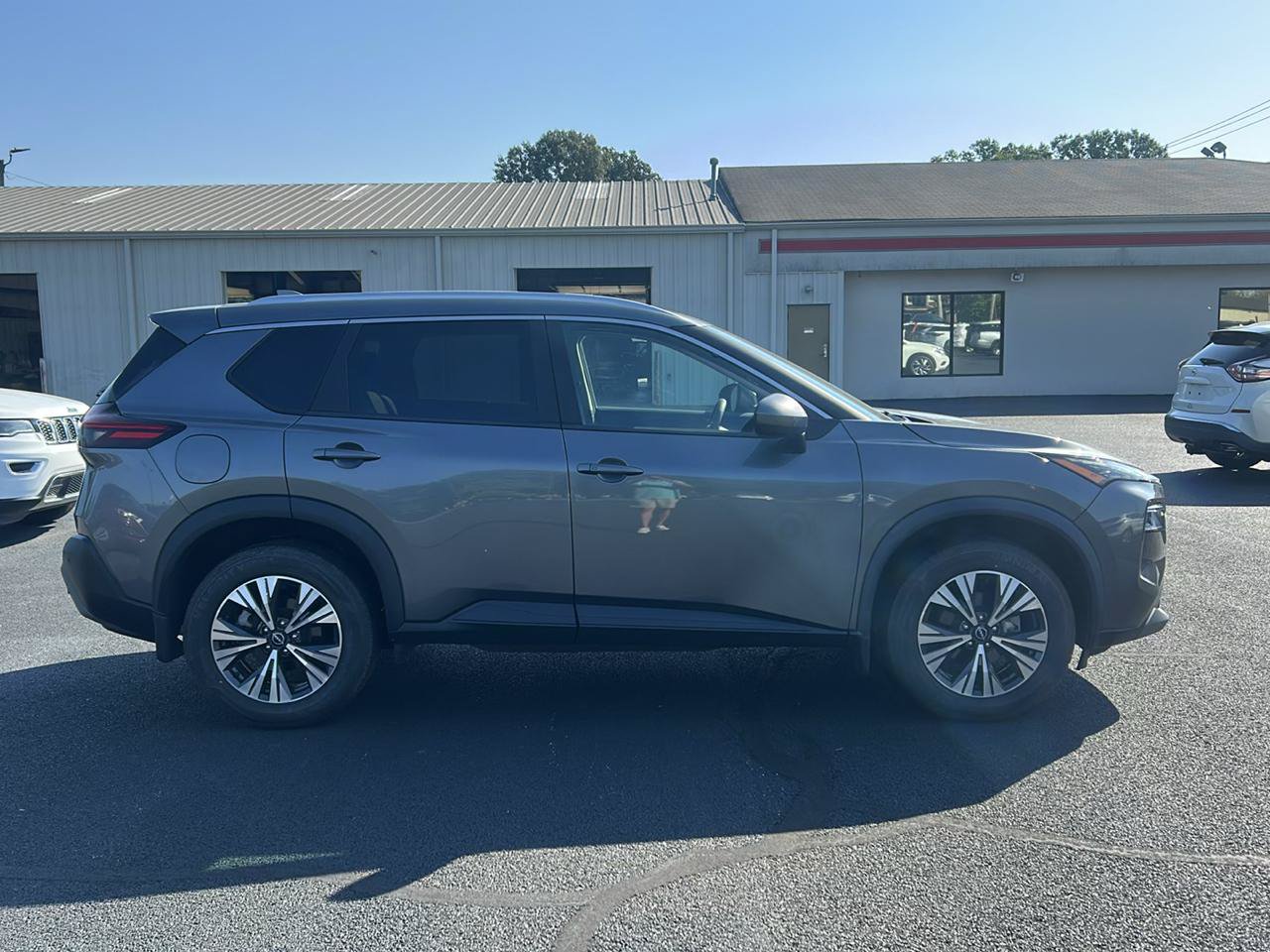 Used 2023 Nissan Rogue SV w/ SV Premium B Package FWD image 4