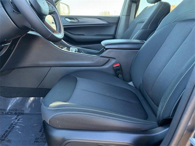 Used 2025 Jeep Grand Cherokee Laredo X image 18