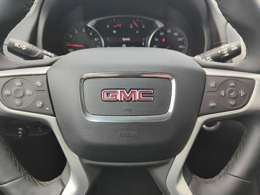 Used 2024 GMC Terrain SLT image 11