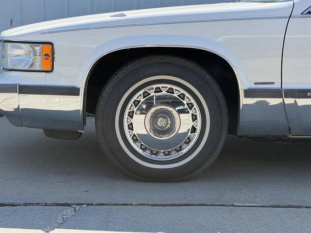 Used 1996 Cadillac Fleetwood Brougham RWD image 9
