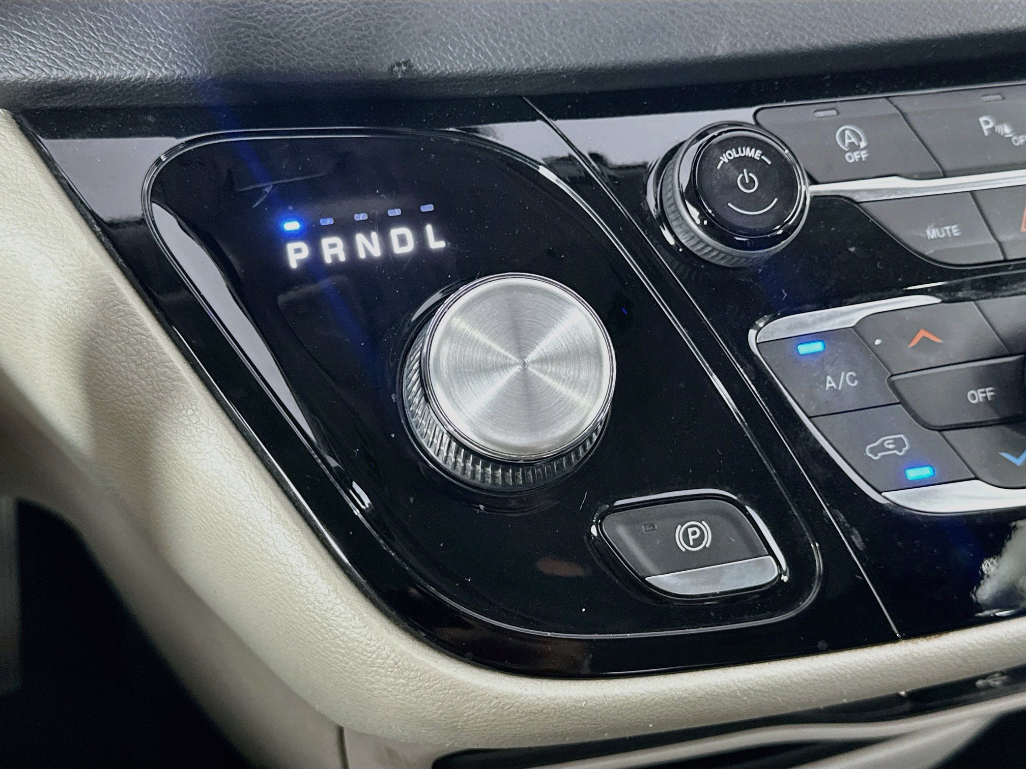 Used 2019 Chrysler Pacifica Touring-L FWD image 25