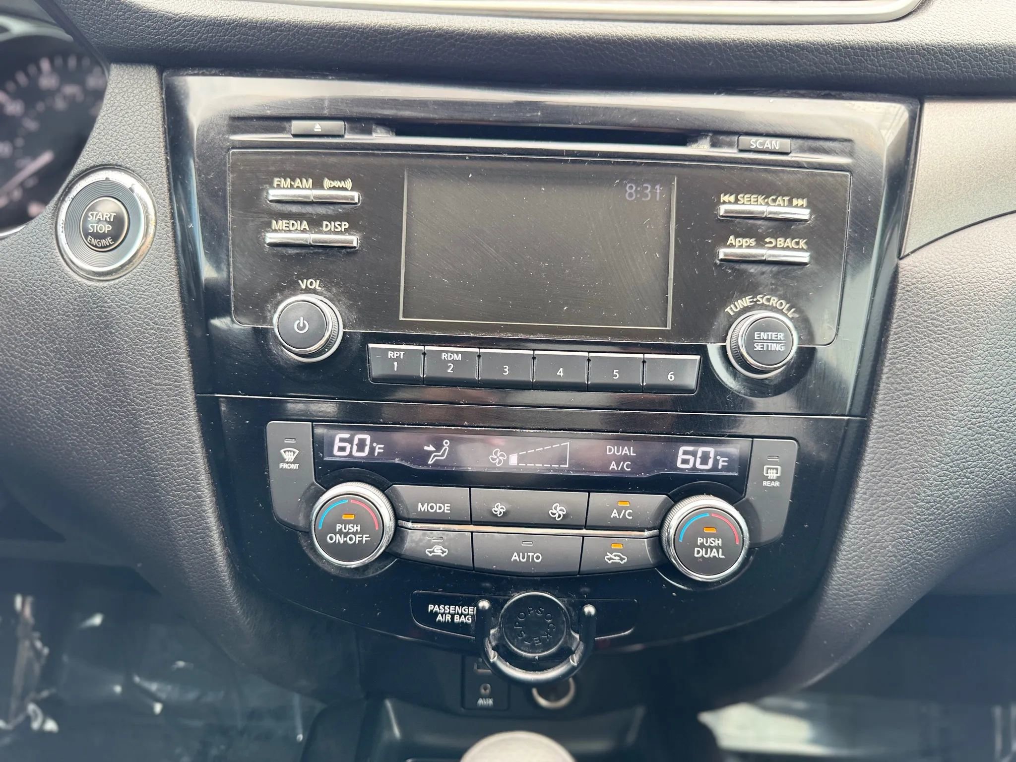 Used 2015 Nissan Rogue SV image 29