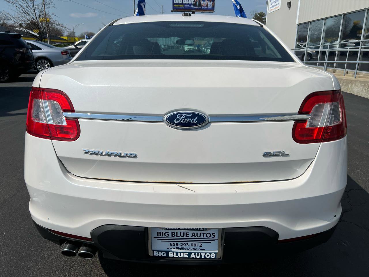Used 2011 Ford Taurus SEL image 4