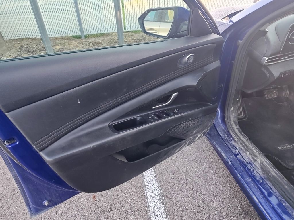Used 2021 Hyundai Elantra SEL w/ Convenience Package FWD image 5