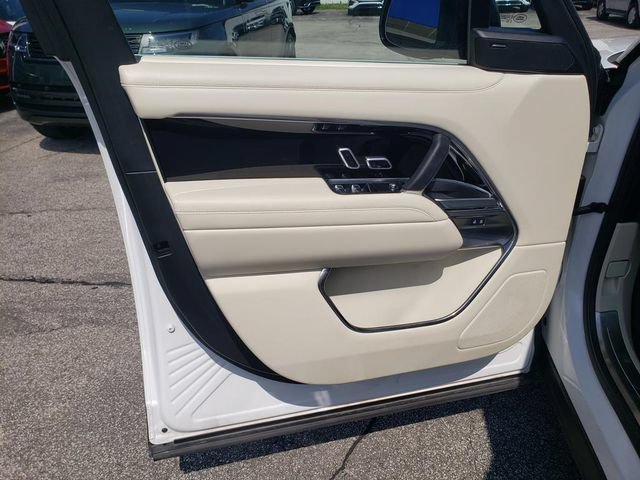 Used 2025 Land Rover Range Rover SE AWD/4WD image 14
