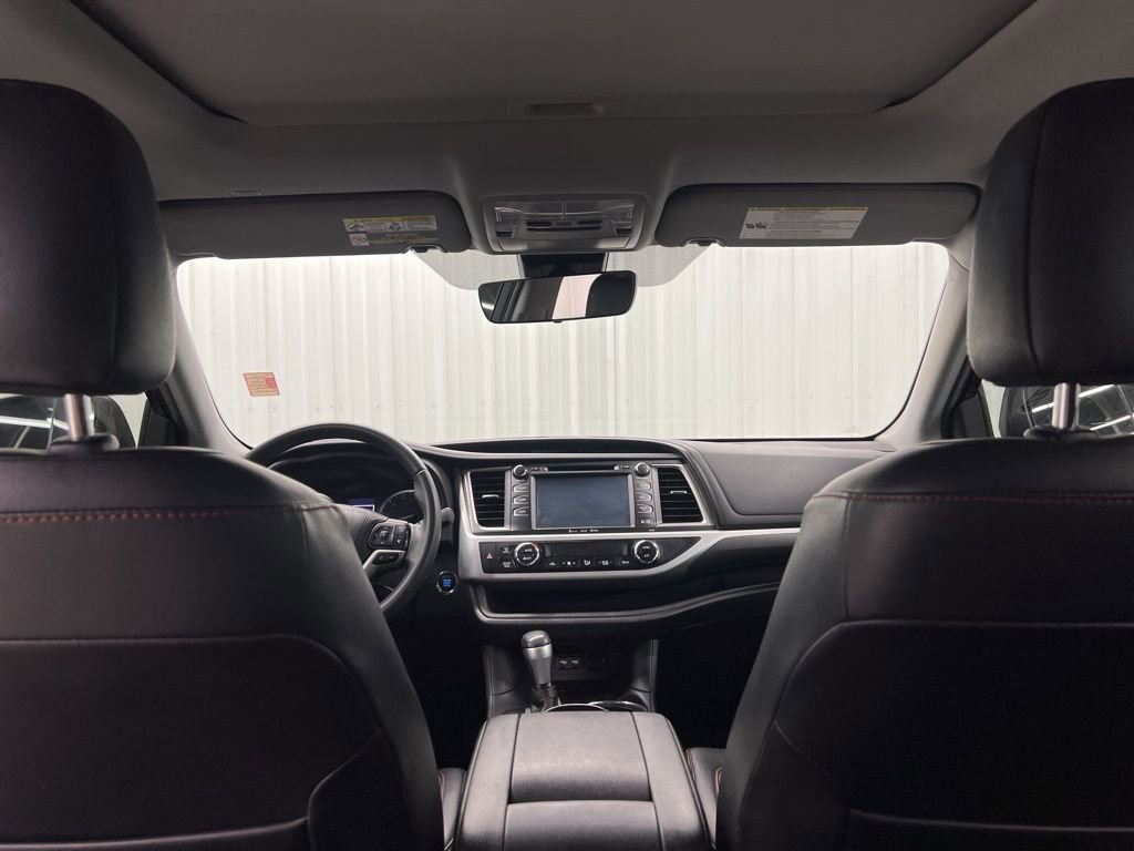 Used 2019 Toyota Highlander SE FWD image 16