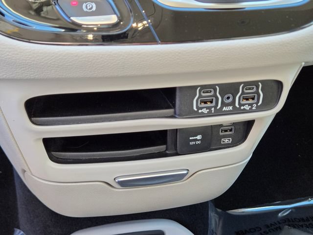 Used 2022 Chrysler Pacifica Touring-L FWD image 33