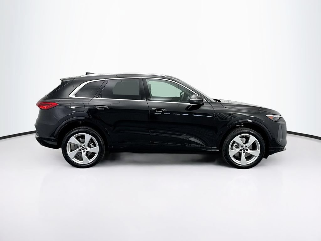 Used 2025 Audi Q5 Premium Plus w/ Premium Plus AWD/4WD image 5